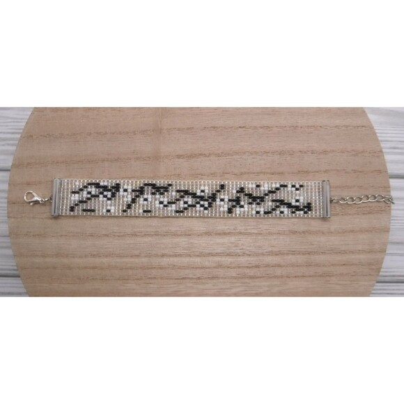 Loom Beaded Bracelet Black & White Flowers - Picture 2 of 4